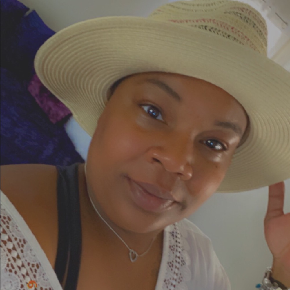 Meet your Posher, Pamela